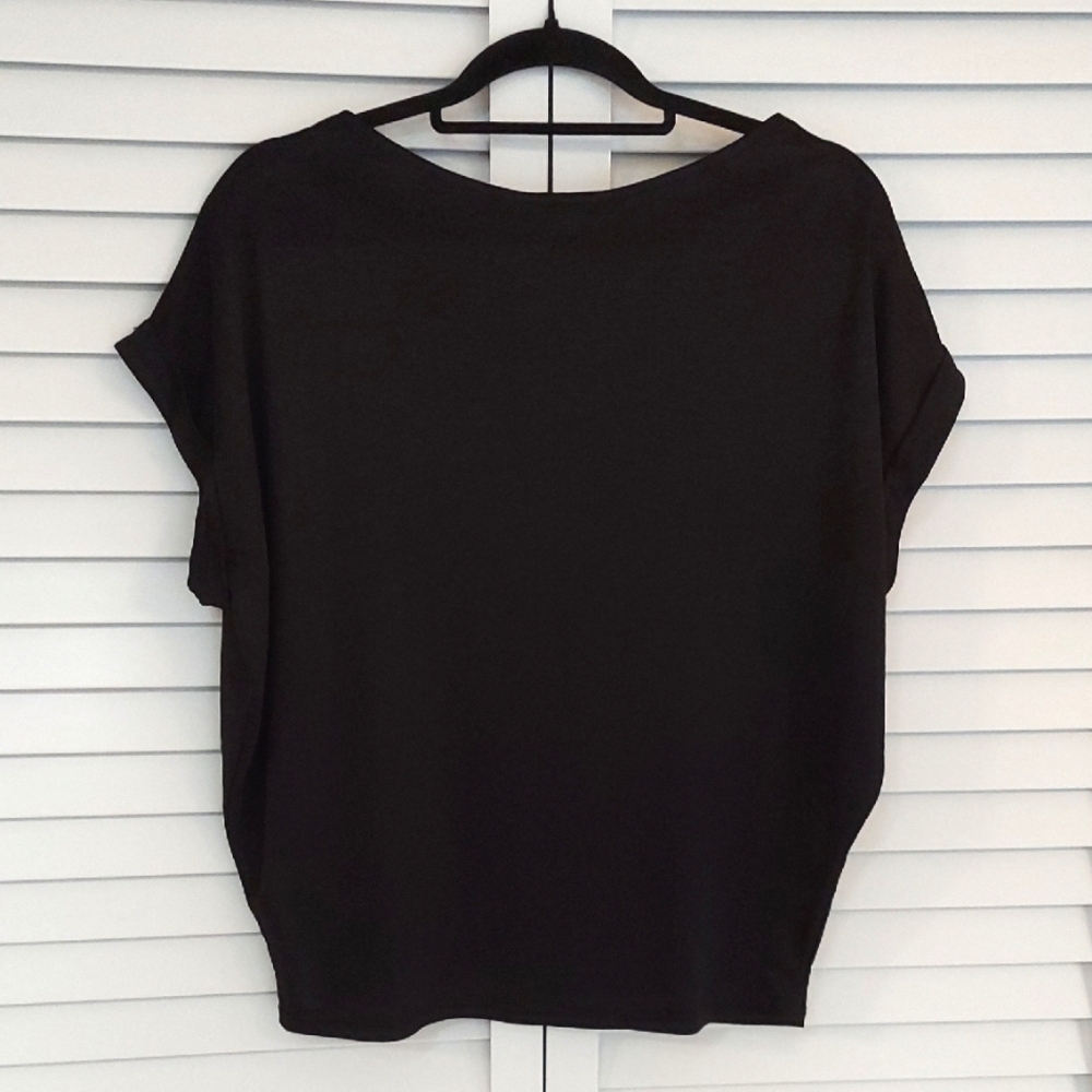 KLD Shirt,‎ Size Small, Boatneck, Silky, Short Cuff Sleeves, Straight Hem, Black